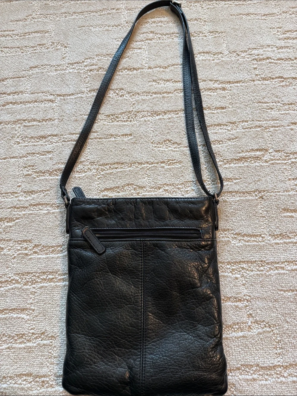 margot compact black